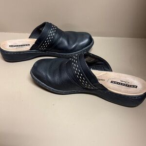 Clarks Black Leather Mules w/ Buckle Detail white Contrast Stitching Slip On 6.5